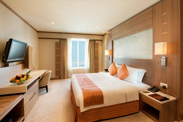 فندق الامارات جراند من أجمل فنادق دبي 4 نجوم شارع الشيخ زايد الذي يعتمد على استقطاب الكثير من الزائرين نظرًأ لما يقدمه من مرافق برّاقة