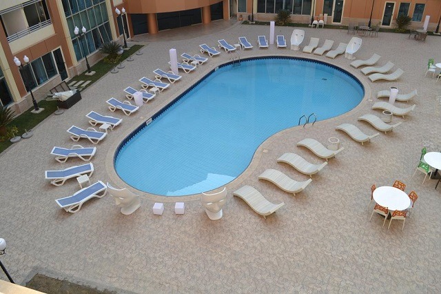 مسبح فندق توليب الجلاء القاهرة