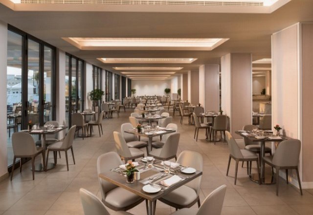 تقرير عن فندق كراون بلازا مسقط