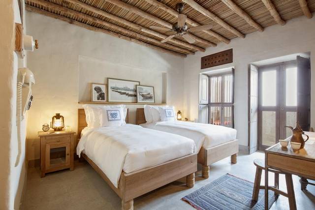 تتميز غرف جميرا السيف بديكورات تراثية راقية