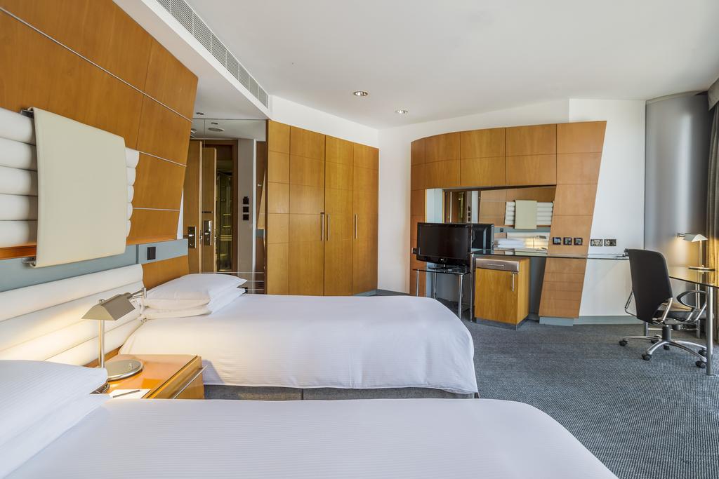 فندق هيلتون كريك في دبي