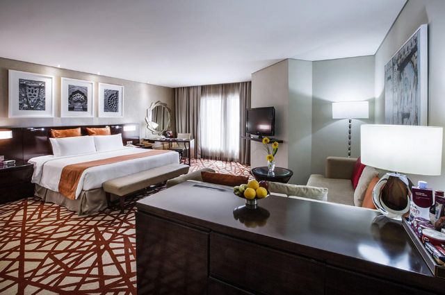 تقرير عن فندق كراون بلازا ديرة