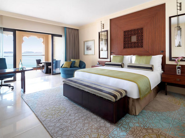 سحر وراحة واستجمام في فنادق جزيرة النخلة دبي