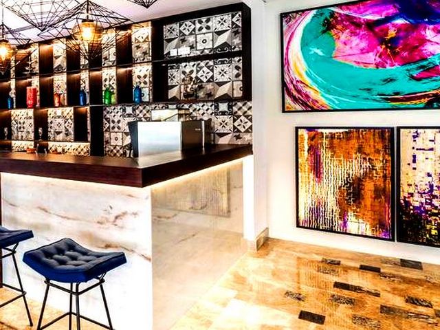 يتمتع فندق ميركيور البرشاء دبي بموقعٍ مميز وقريب من الخدمات