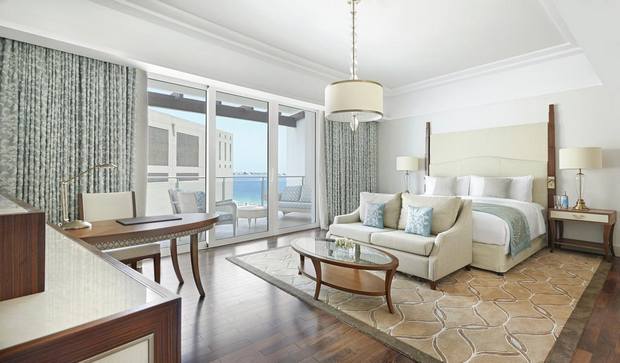 واحد من افضل منتجعات دبي للعرسان يُوّفر أنشطة ترفيهية مُتنوّعة.