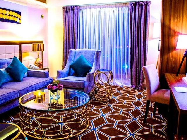 يوفر افضل فندق في مكه أجنحة خاصة بالعرسان وخدماتٍ تناسب يالاحتفاء بيومهم السعيد