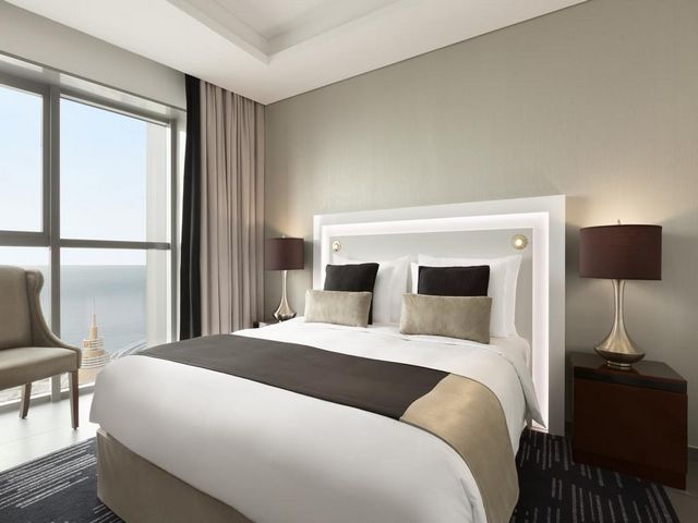 ويندهام دبي مارينا هو افضل فندق في مارينا دبي كونه يطل على بحر العرب.