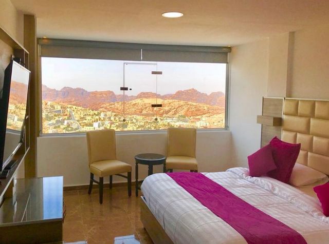 تقرير عن فندق سيلا البتراء