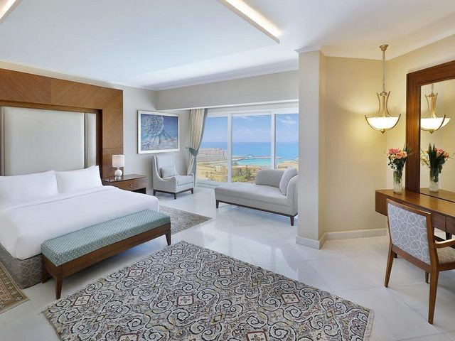 تقرير عن سلسلة فندق هيلتون الغردقة