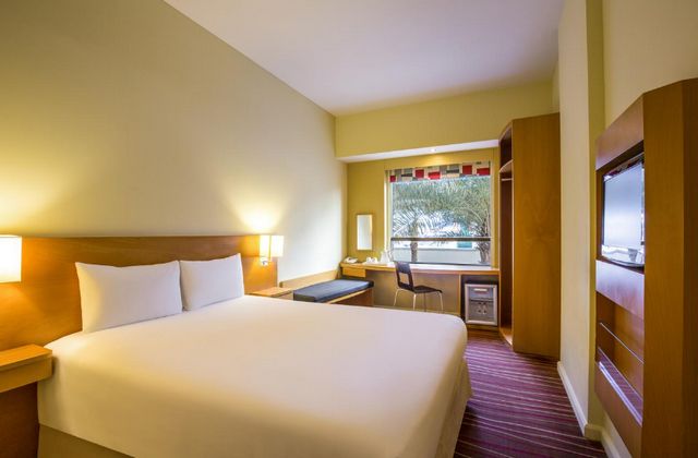 فندق ايبس دبي مول الامارات من فنادق 3 نجوم في دبي شارع الشيخ زايد التي تتميّز بموقعها القريب من معالم دبي السياحية.