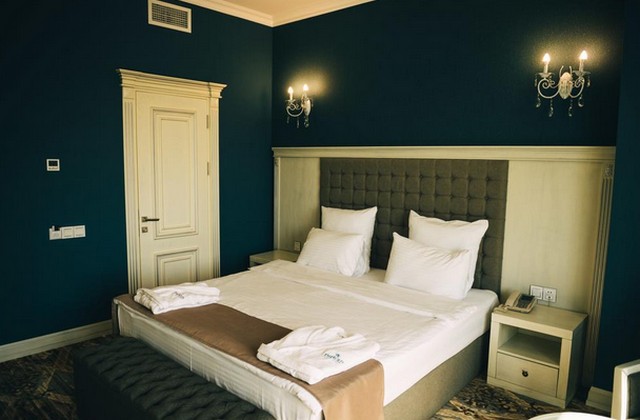 تقرير عن فندق اميرالد باكو