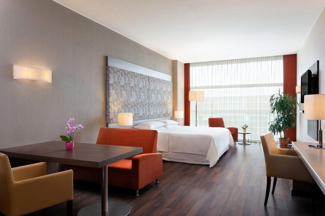 تقرير عن سلسلة فندق شيراتون ميلان