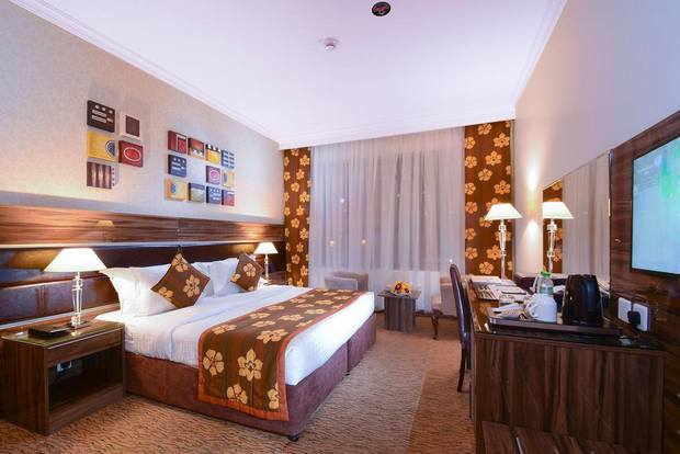 تقرير عن سلسلة فندق جولدن توليب المدينة