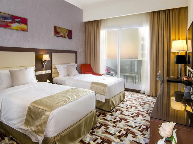 تتسم مُعظم الغرف في فنادق في بوشر عمان بألوانها الزاهية