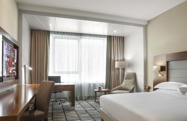 كافة المعلومات عن فروع فندق روتانا دبي