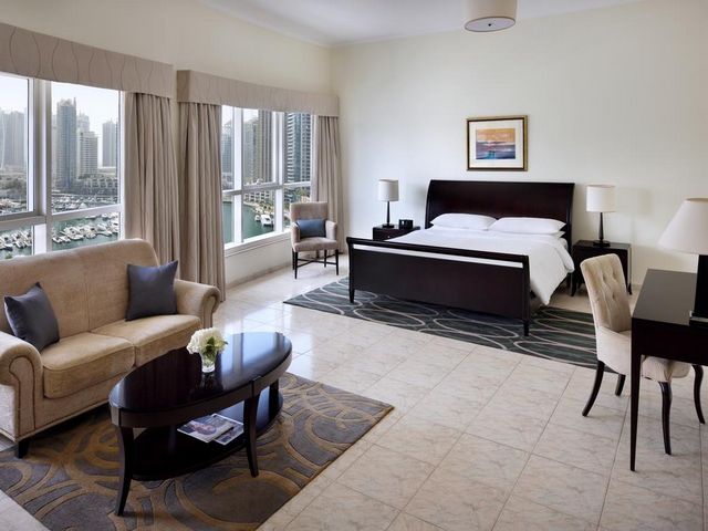 لـ فندق ماريوت هاربر دبي مزايا كثيرة مثل موقعه القريب من معالم الجذب جعلته افضل فندق مارينا دبي بلا منازع.