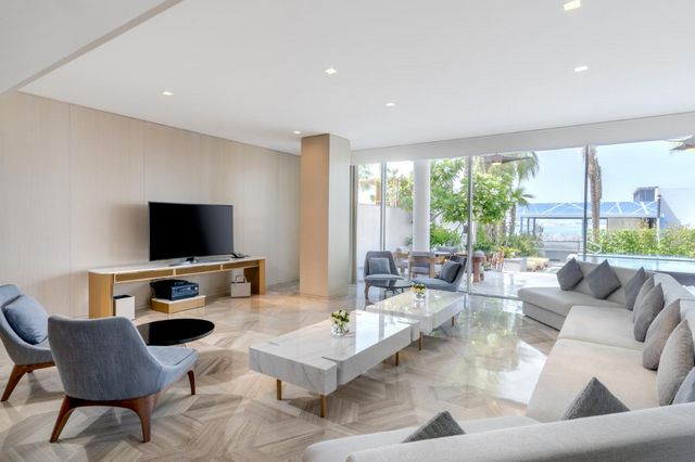 تقرير عن مزايا وعيوب فندق فايف بالم دبي