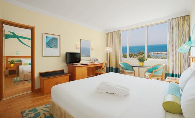 قد تُناسبك الإقامة في فنادق الشارقة على البحر إن كنت تبحث عن فندق يمنحك إطلالة خلابة وخدمات راقية