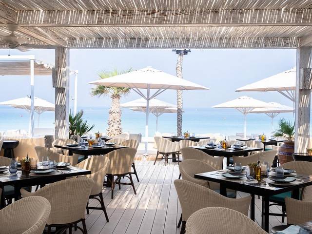 إطلالة مطعم فندق ميناء السلام مدينة جميرا على البحر