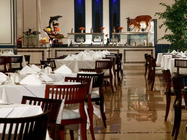 تتنوع خيارات الطعام في فندق ستيلا دى مارى مكادى جاردن الغردقة 