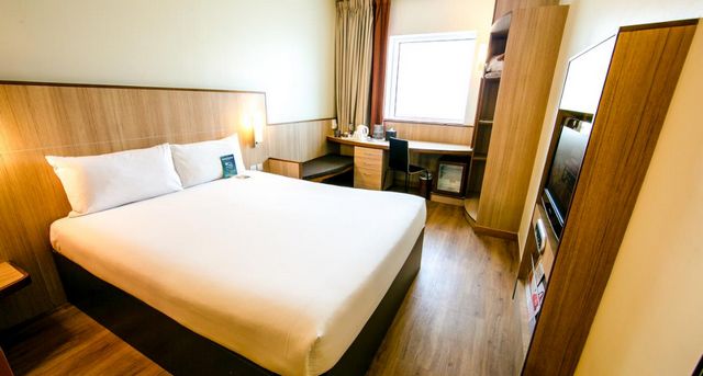 افضل 4 من ارخص فنادق دبي شارع الشيخ زايد