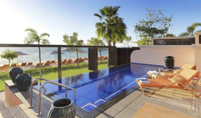 منتجع وسبا نخلة دبي بإدارة أنانتارا هو أفخم فنادق مع مسبح خاص في دبي لتوفيره كافة سبل الراحة
