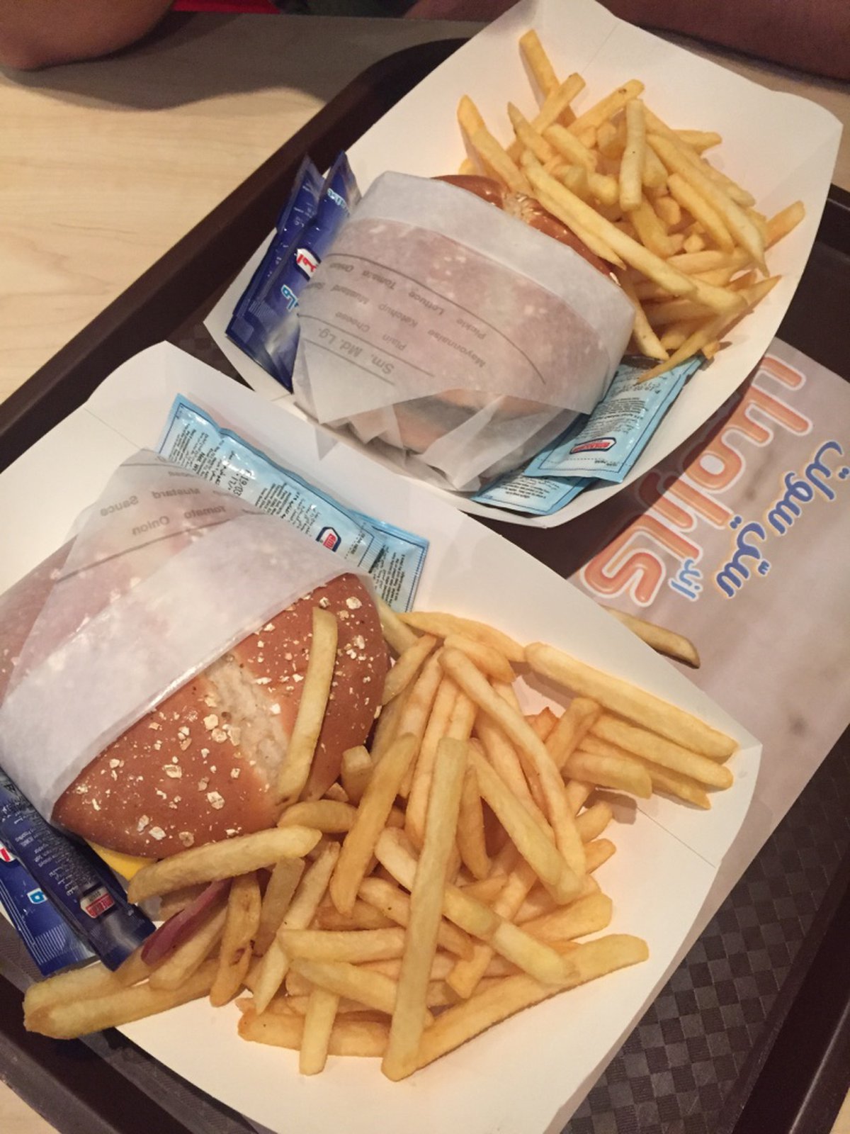 مطاعم هارديز طريق الأمير ماجد