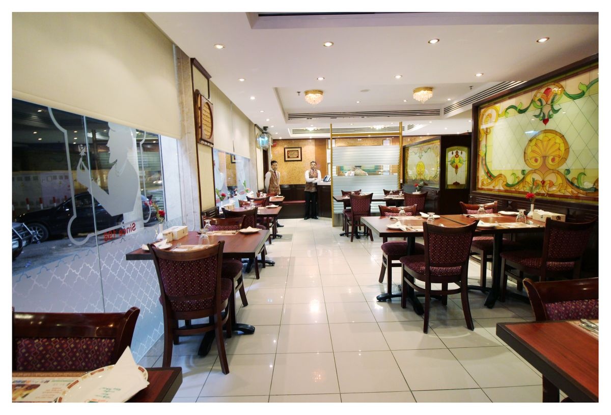 مطعم مغل محل