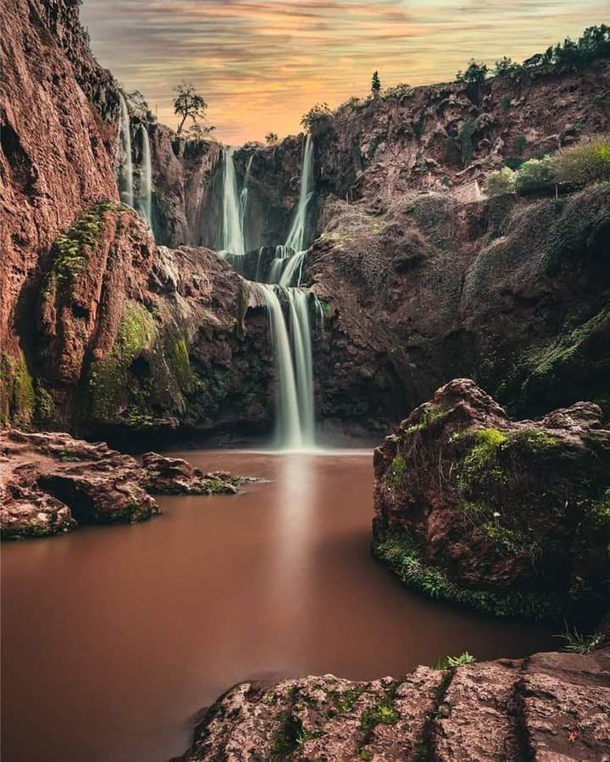 موقف سيارات شلالات أوزود