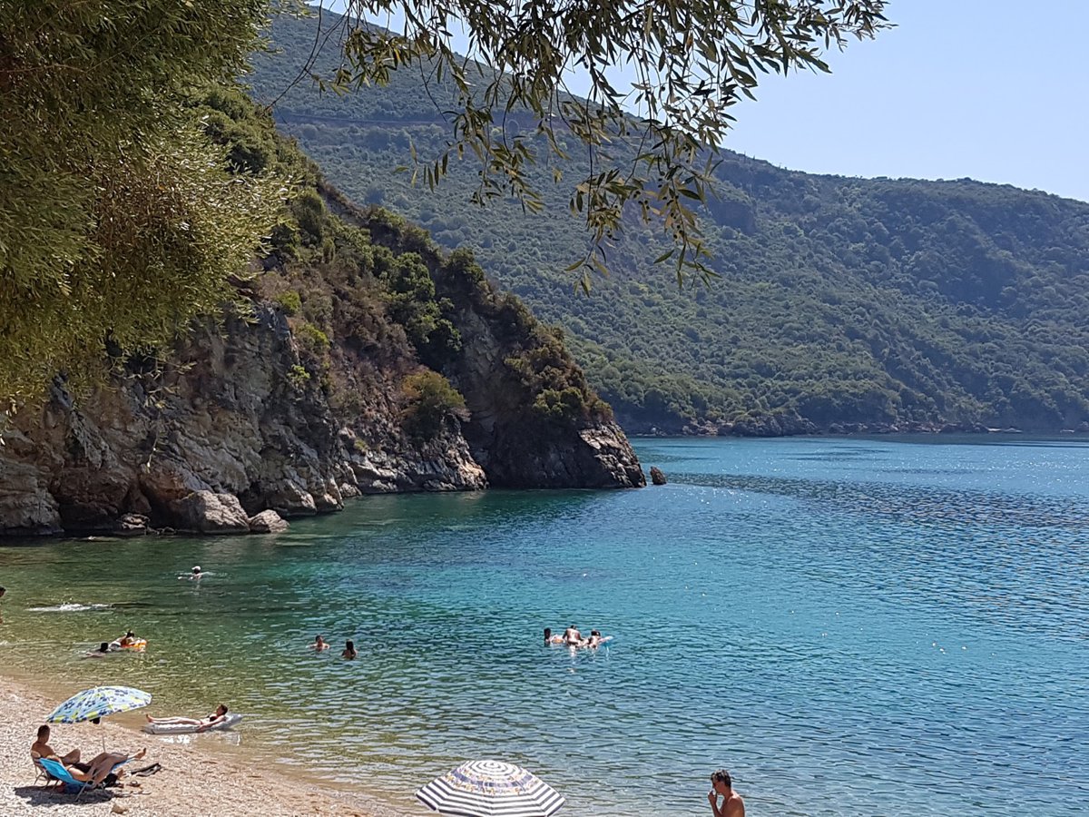 شاطئ آخيوس خياناكيس