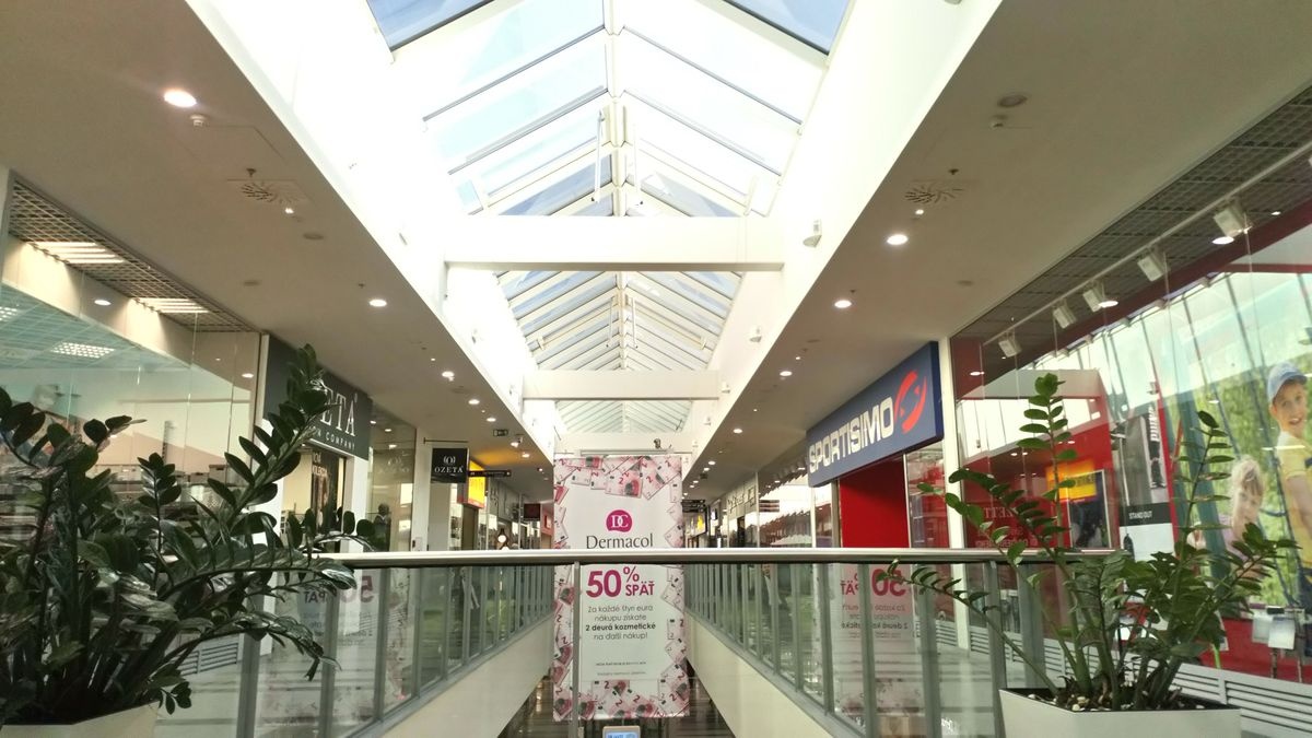 مركز أو سي كورزو للتسوق