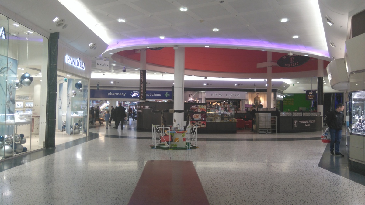 مركز الوردة البيضاء للتسوق