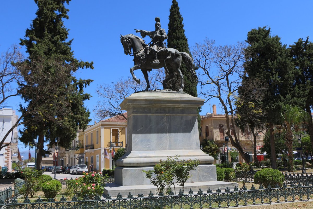 تمثال كولوكوترونيس