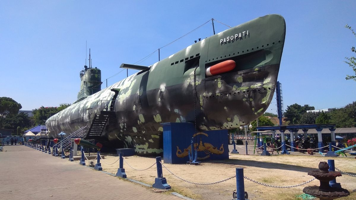 A picture of Surabaya Submarine Monument