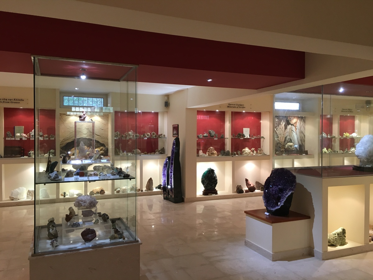 متحف ستاماتيادس لعلم المعادن والأحافير