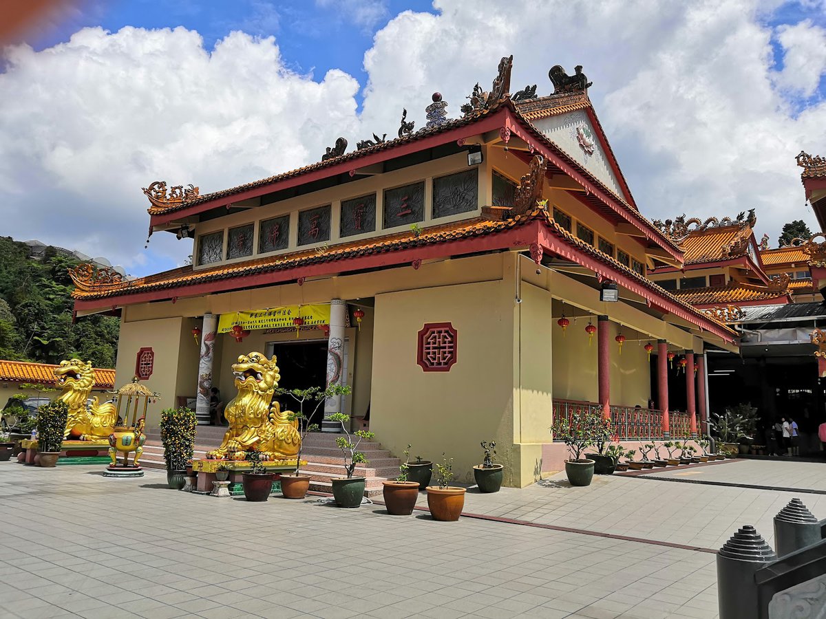 A picture of Sam Poh Temple