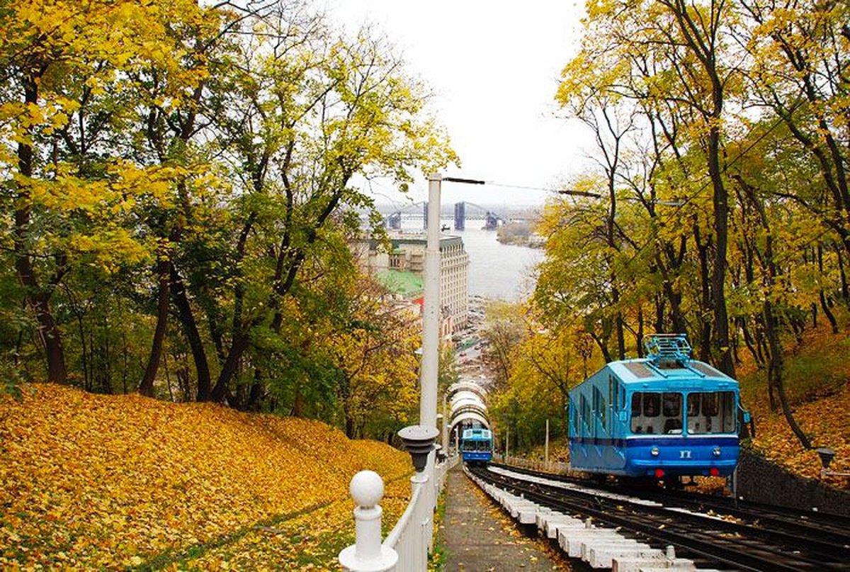 قطار كييف الجبلي المائل