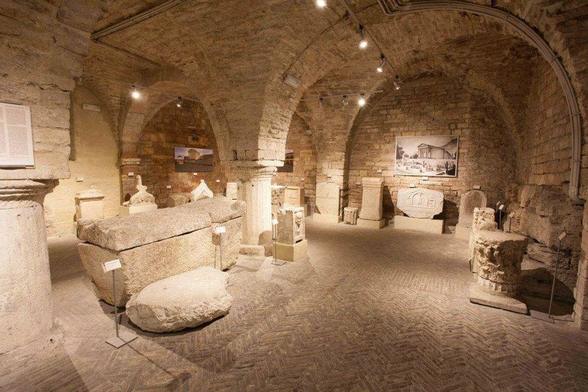 المنتدى الروماني والمتحف الأثري
