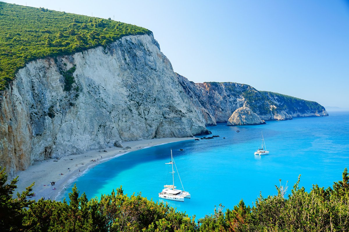 A picture of the Ionian islands makes it easier for you to know the country