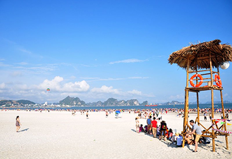 A picture of Bai Chay Beach