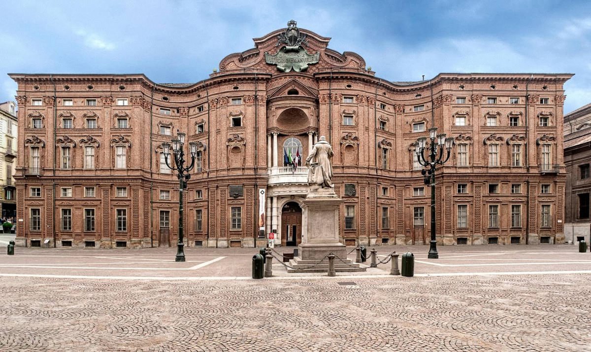 قصر ومتحف كارينيانو