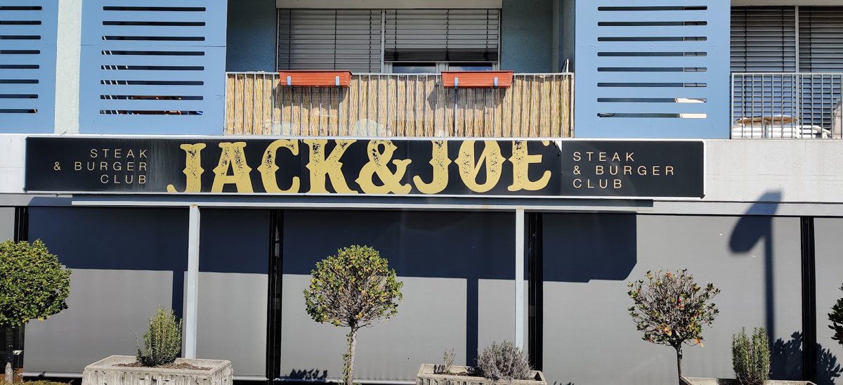 مطعم جاك آند جو للستيك والبرغر