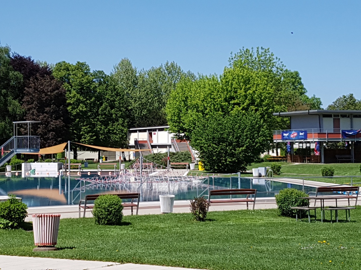 مسبح ليوبولدسكرون الخارجي