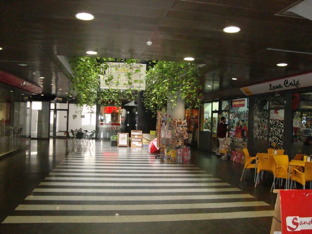 مركز تسوق دوم دينيس