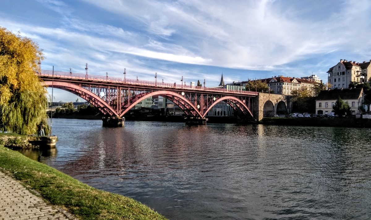 الجسر القديم