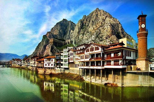 A picture of Amasya yaliboyu evleri
