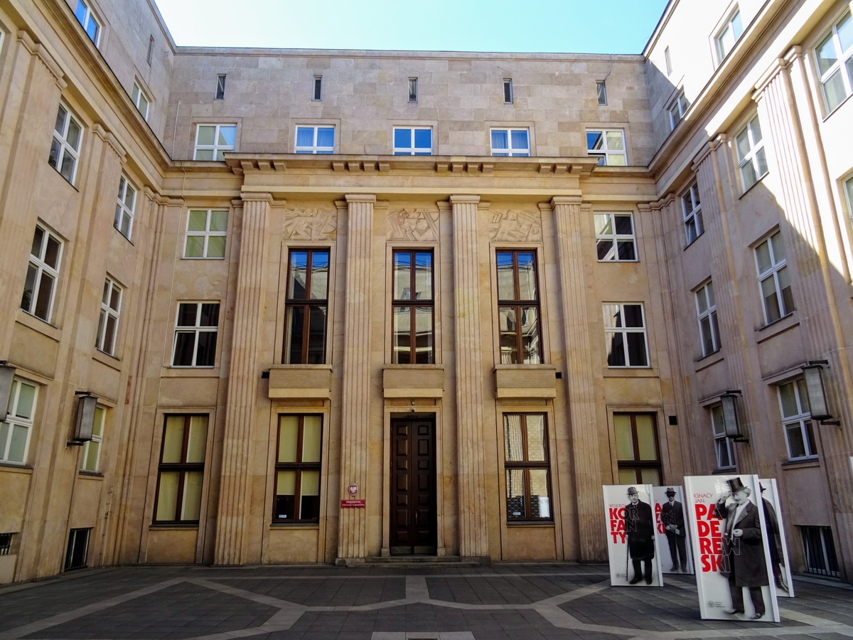 ضريح النضال والشهادة