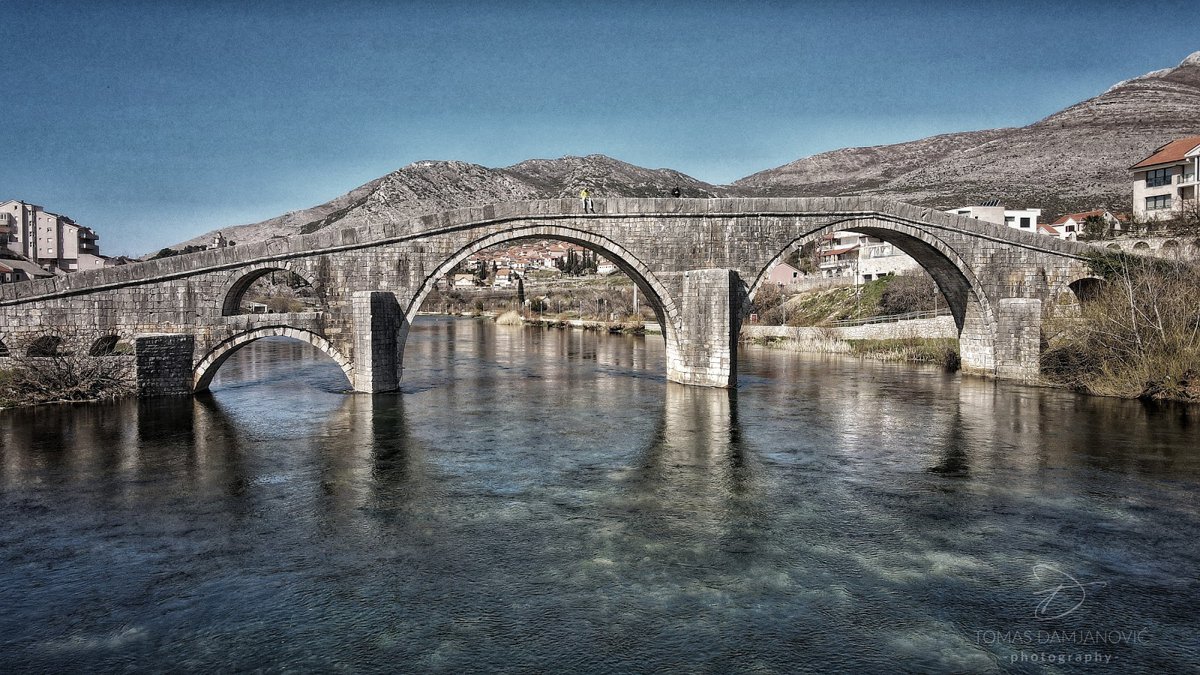 A picture of Arslanagić Bridge