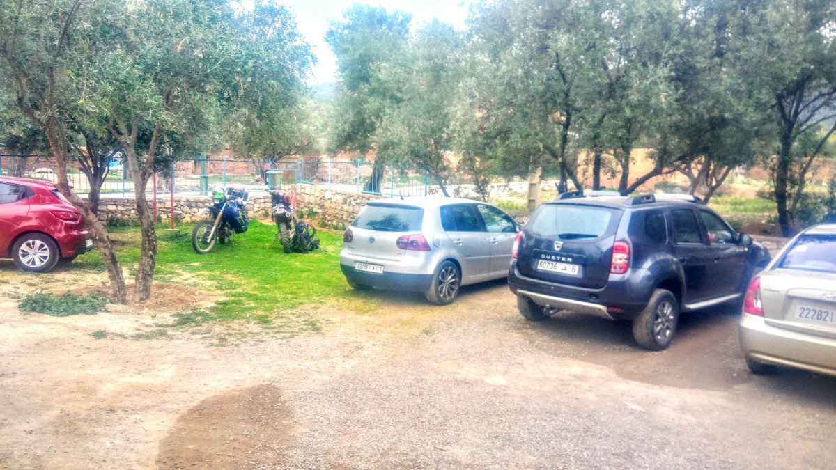 موقف الشلالات