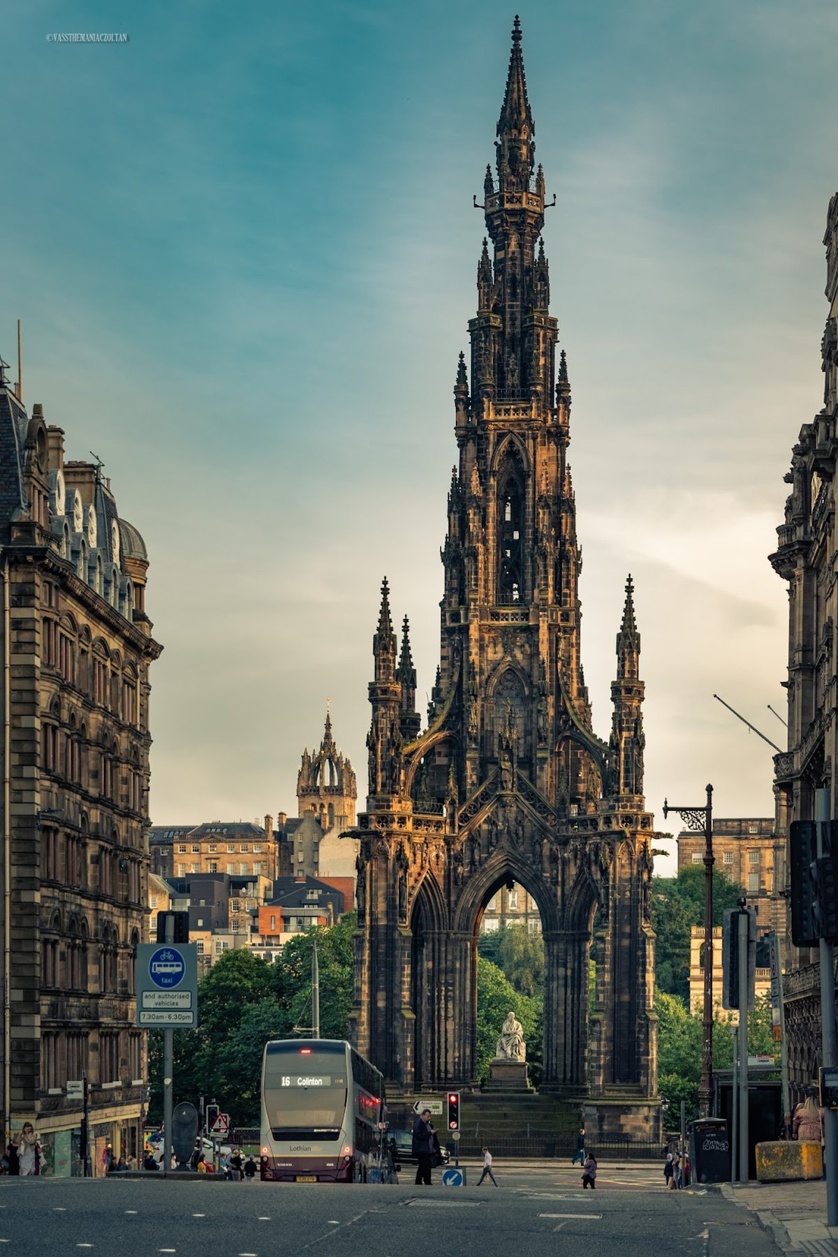 A picture of Scott Monument